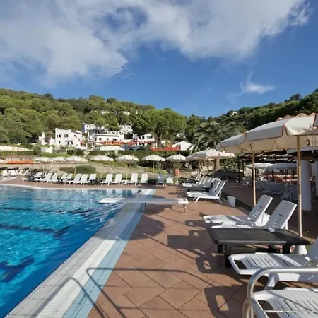 Sleeps 4 Pool Wifi T763933 *