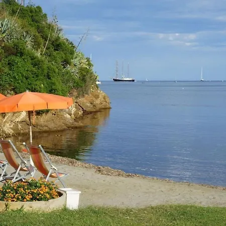 Sleeps 4 Pool Wifi T763933 *