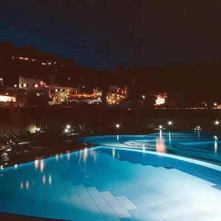 Sleeps 4 Pool Wifi T763933 *