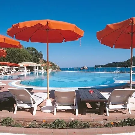 Sleeps 4 Pool Wifi T763933